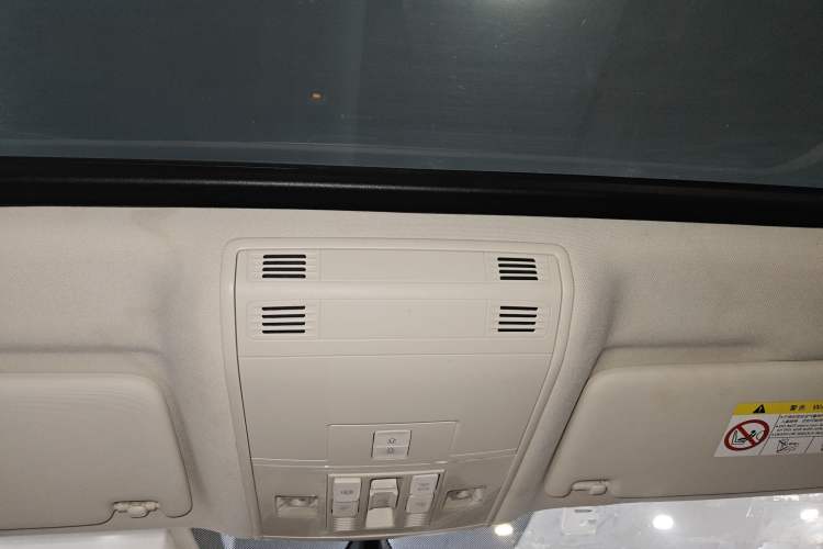 Used Volkswagen Variant 2017 380TSI Two-Wheel Drive Comfort Edition Headliner