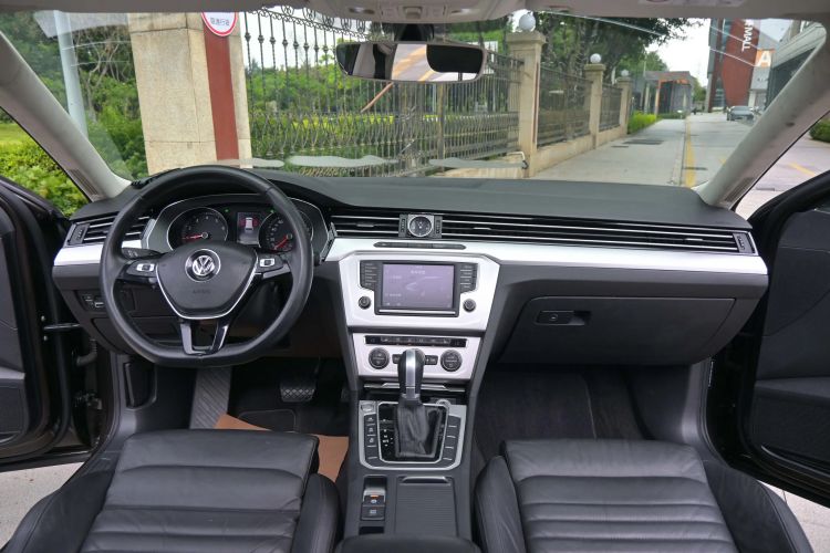 Used Volkswagen Variant 2017 380TSI Two-Wheel Drive Comfort Edition Interior 1