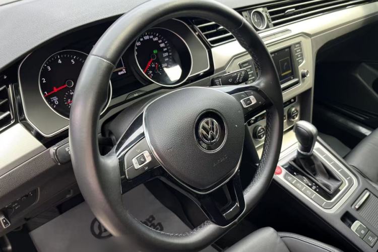 Used Volkswagen Variant 2017 380TSI Two-Wheel Drive Comfort Edition Interior 2