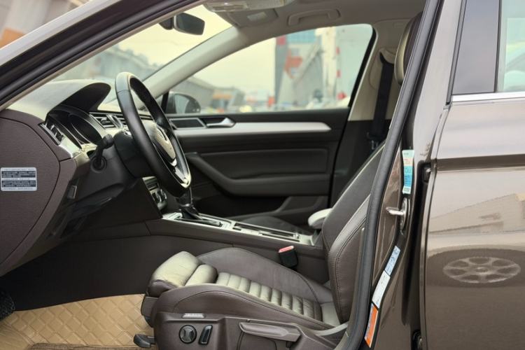 Used Volkswagen Variant 2017 380TSI Two-Wheel Drive Comfort Edition Interior 3