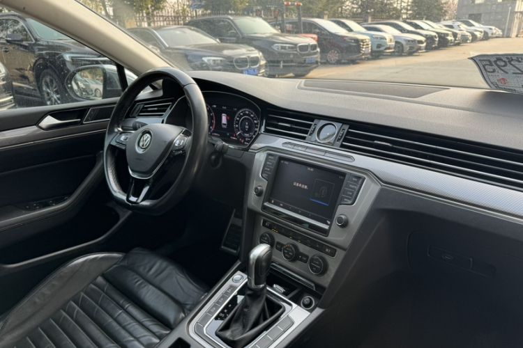 Used Volkswagen Variant 2017 380TSI Four-Wheel Drive Longitudinal Version Interior 4
