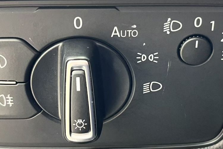 Used Volkswagen Variant 2017 380TSI Two-Wheel Drive Comfort Edition Interior 5