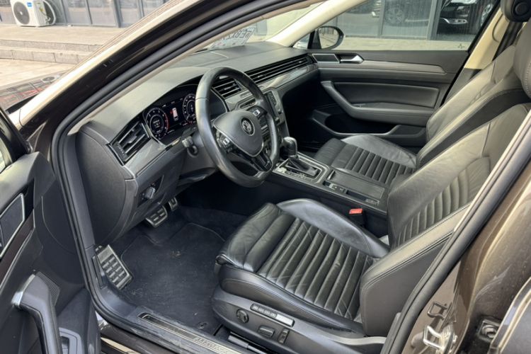Used Volkswagen Variant 2017 380TSI Four-Wheel Drive Longitudinal Version Interior 6