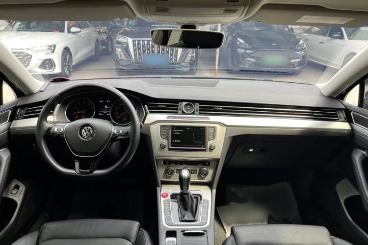 Used Volkswagen Variant 2017 380TSI Two-Wheel Drive Comfort Edition Interior 6