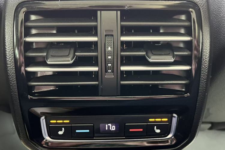 Used Volkswagen Variant 2017 380TSI Two-Wheel Drive Comfort Edition Interior 7