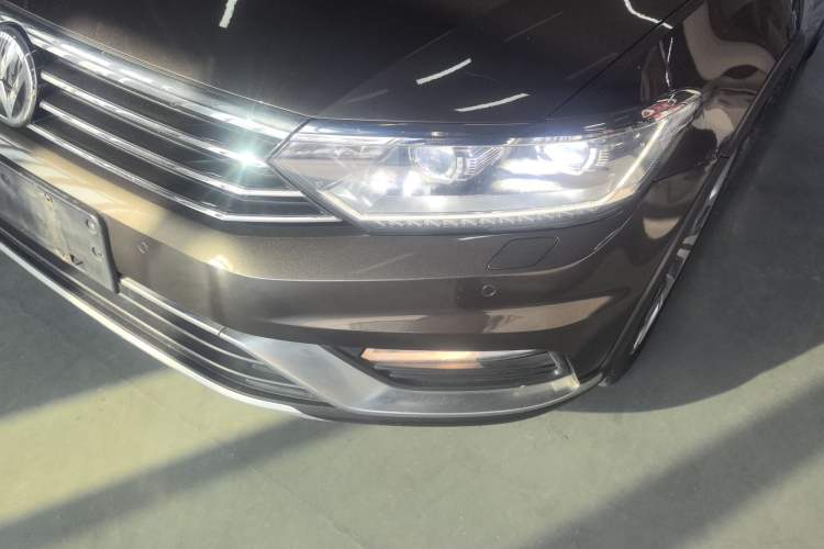 Used Volkswagen Variant 2017 380TSI Four-Wheel Drive Longitudinal Version Left Front Headlight
