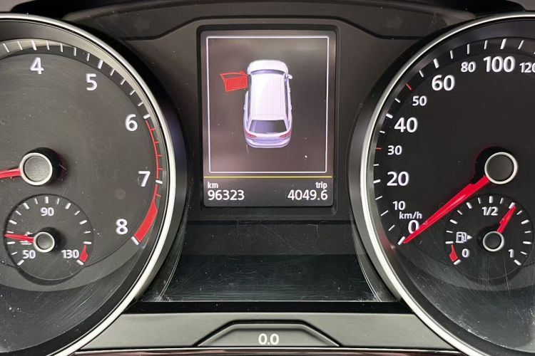 Used Volkswagen Variant 2017 380TSI Two-Wheel Drive Comfort Edition Odometer Close Up