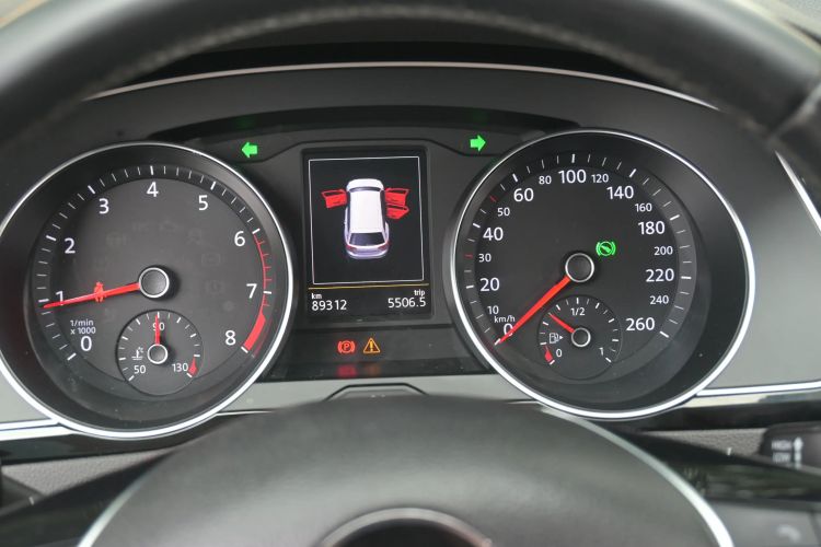 Used Volkswagen Variant 2017 380TSI Two-Wheel Drive Comfort Edition Odometer Close Up