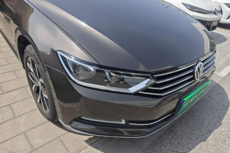 Used Volkswagen Variant 2017 380TSI Two-Wheel Drive Comfort Edition Right Front Headlight