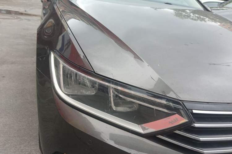 Used Volkswagen Variant 2017 380TSI Two-Wheel Drive Comfort Edition Right Front Headlight
