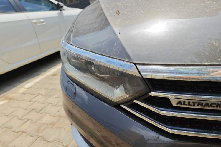 Used Volkswagen Variant 2017 380TSI Four-Wheel Drive Longitudinal Version Right Front Headlight