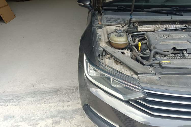 Used Volkswagen Variant 2017 380TSI Two-Wheel Drive Comfort Edition Right Front Headlight