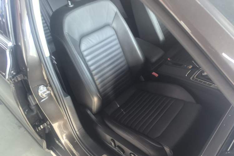 Used Volkswagen Variant 2017 380TSI Four-Wheel Drive Longitudinal Version Right Front Seat