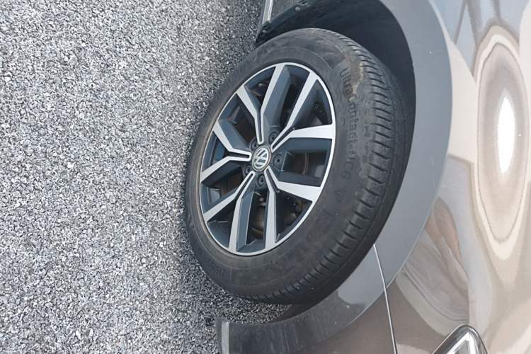 Used Volkswagen Variant 2017 380TSI Two-Wheel Drive Comfort Edition Right Front Wheel Hub