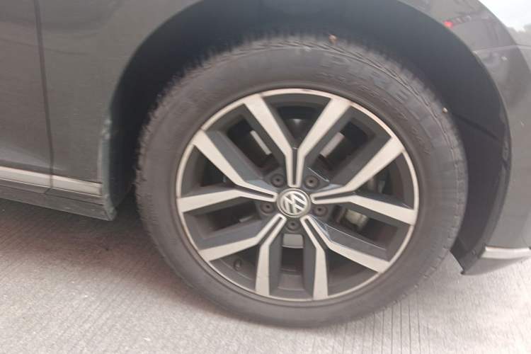 Used Volkswagen Variant 2017 380TSI Two-Wheel Drive Comfort Edition Right Front Wheel Hub