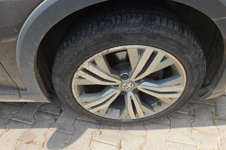 Used Volkswagen Variant 2017 380TSI Four-Wheel Drive Longitudinal Version Right Front Wheel Hub