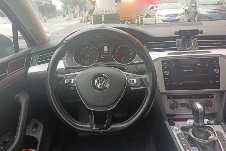 Used Volkswagen Variant 2017 380TSI Two-Wheel Drive Comfort Edition Steering Wheel