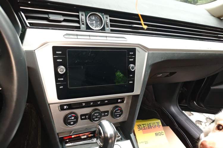Used Volkswagen Variant 2017 280TSI Two-Wheel-Drive Comfort Edition Audio And AC Panel