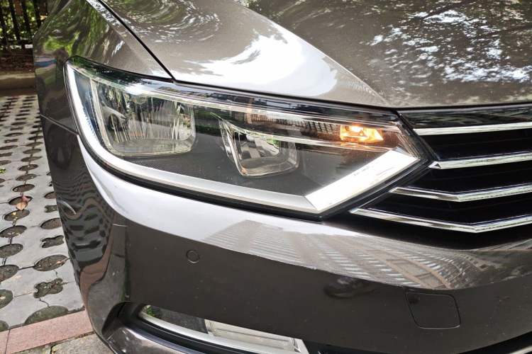 Used Volkswagen Variant 2017 280TSI Two-Wheel-Drive Comfort Edition Right Front Headlight