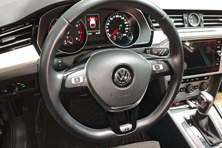 Used Volkswagen Variant 2017 280TSI Two-Wheel-Drive Comfort Edition Steering Wheel