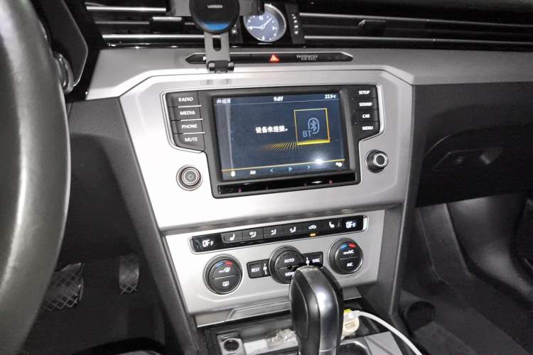 Used Volkswagen Variant 2017 380TSI Two-Wheel Drive Comfort Edition Audio And AC Panel