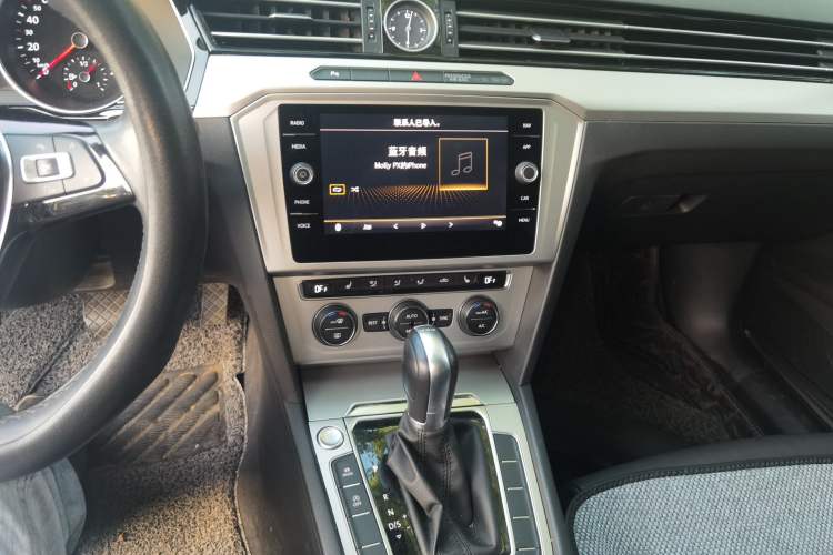 Used Volkswagen Variant 2017 380TSI Two-Wheel Drive Comfort Edition Audio And AC Panel