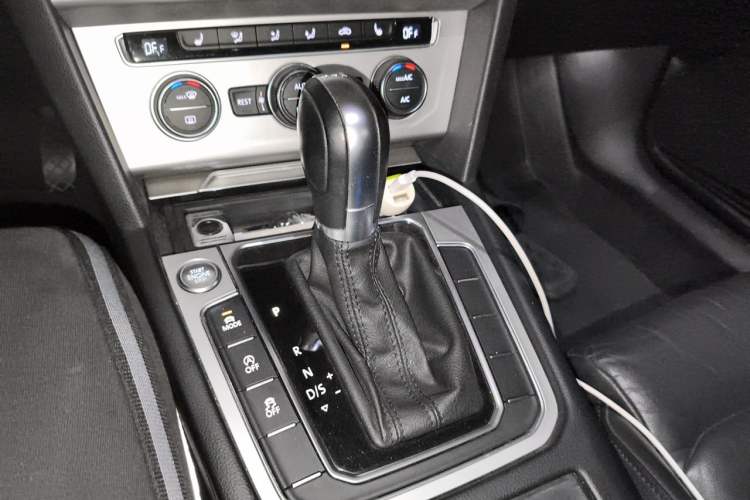 Used Volkswagen Variant 2017 380TSI Two-Wheel Drive Comfort Edition Gear Lever