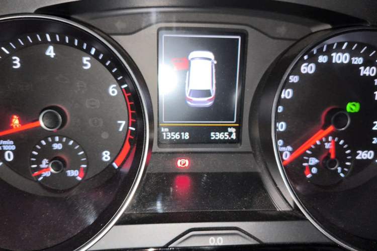 Used Volkswagen Variant 2017 380TSI Two-Wheel Drive Comfort Edition Odometer Close Up