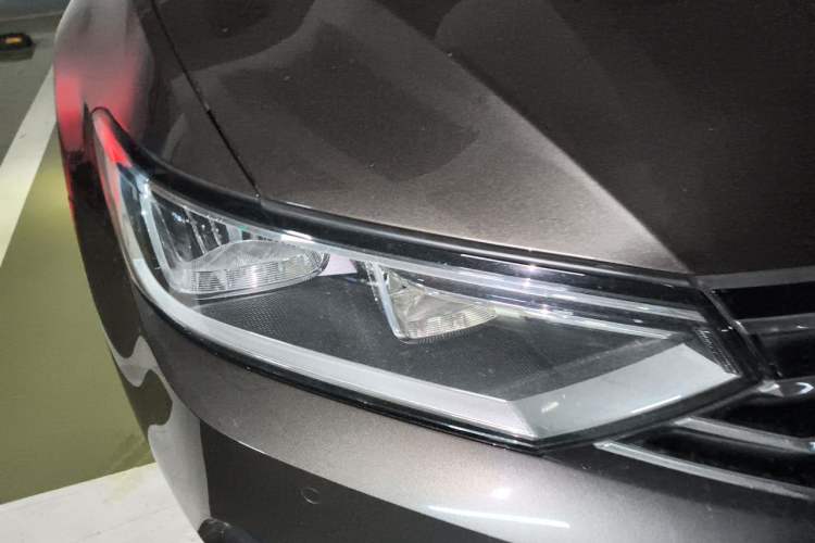 Used Volkswagen Variant 2017 380TSI Two-Wheel Drive Comfort Edition Right Front Headlight