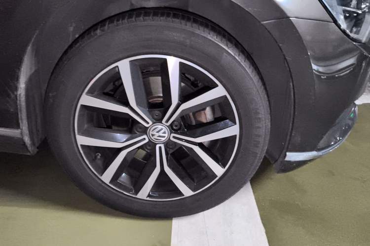 Used Volkswagen Variant 2017 380TSI Two-Wheel Drive Comfort Edition Right Front Wheel Hub