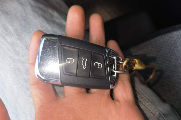 Used Volkswagen Variant 2017 380TSI Two-Wheel Drive Comfort Edition Vehicle Key