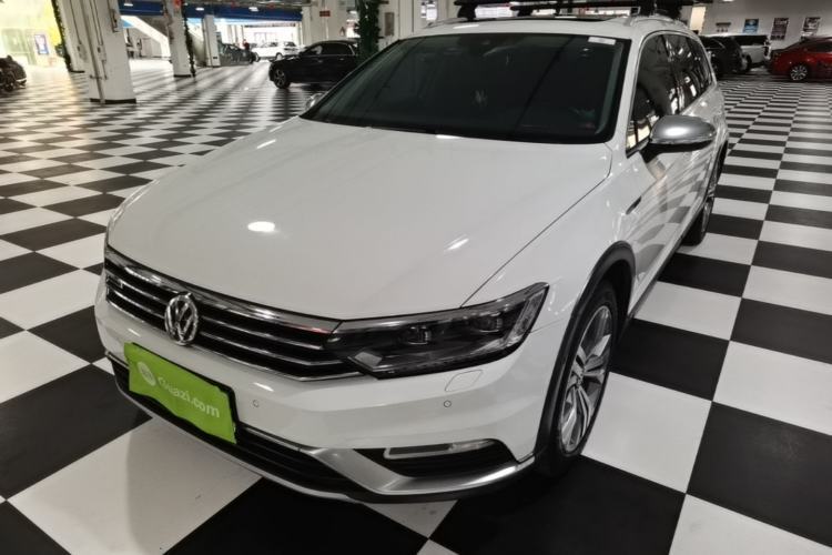 Used Volkswagen Variant 2017 380TSI Four-Wheel Drive Longitudinal Version Guazi used car, China used car export, Used car for sale, Used cars, Cheapest cars for sale