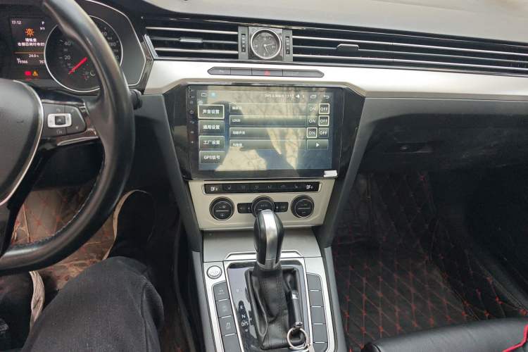 Used Volkswagen Variant 2017 380TSI Two-Wheel Drive Comfort Edition Audio And AC Panel