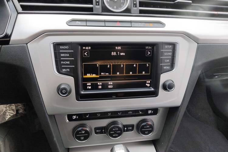 Used Volkswagen Variant 2017 380TSI Two-Wheel Drive Comfort Edition Audio And AC Panel