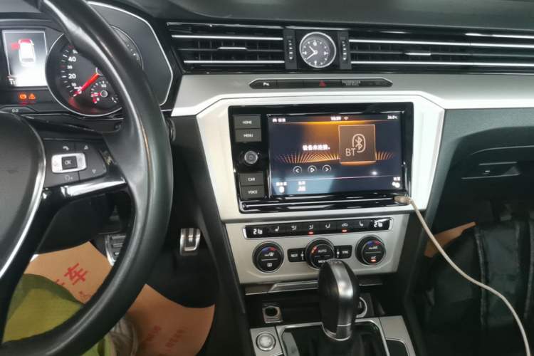 Used Volkswagen Variant 2017 380TSI Two-Wheel Drive Comfort Edition Audio And AC Panel
