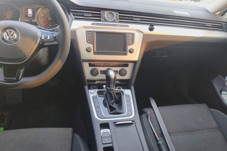 Used Volkswagen Variant 2017 280TSI Two-Wheel-Drive Comfort Edition Audio And AC Panel