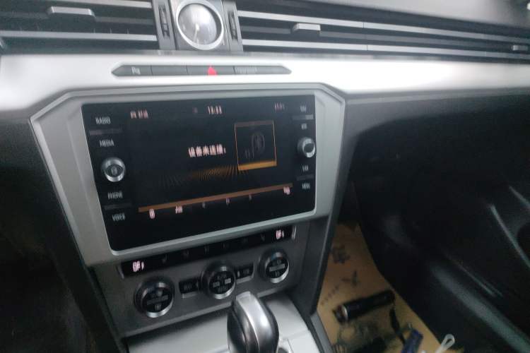 Used Volkswagen Variant 2017 380TSI Two-Wheel Drive Comfort Edition Audio And AC Panel
