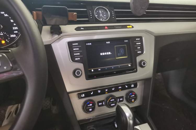 Used Volkswagen Variant 2017 380TSI Two-Wheel Drive Comfort Edition Audio And AC Panel