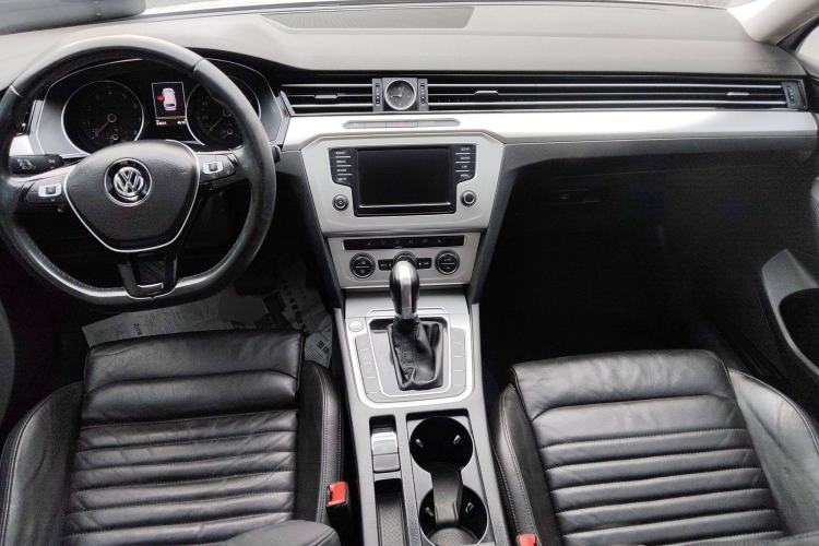 Used Volkswagen Variant 2017 380TSI Two-Wheel Drive Comfort Edition Center Console