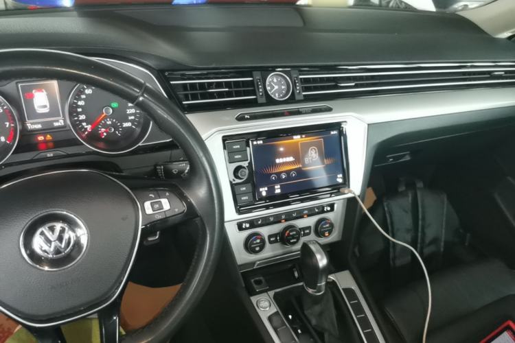 Used Volkswagen Variant 2017 380TSI Two-Wheel Drive Comfort Edition Center Console