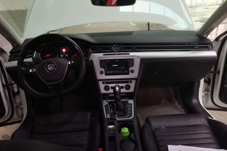 Used Volkswagen Variant 2017 380TSI Two-Wheel Drive Comfort Edition Center Console