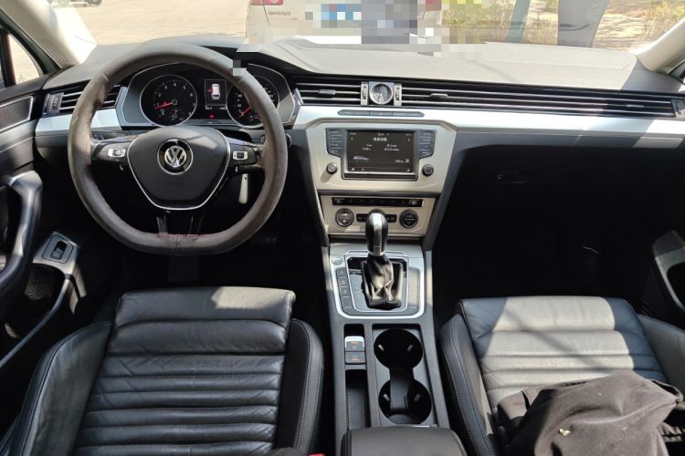 Used Volkswagen Variant 2017 380TSI Two-Wheel Drive Comfort Edition Center Console
