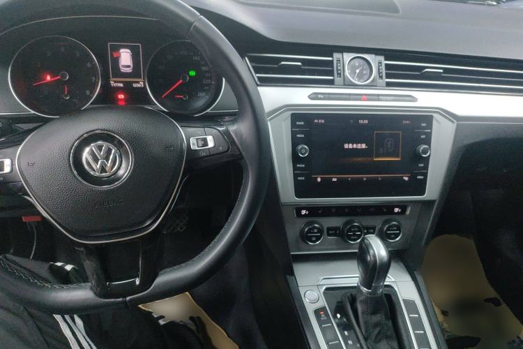 Used Volkswagen Variant 2017 380TSI Two-Wheel Drive Comfort Edition Center Console