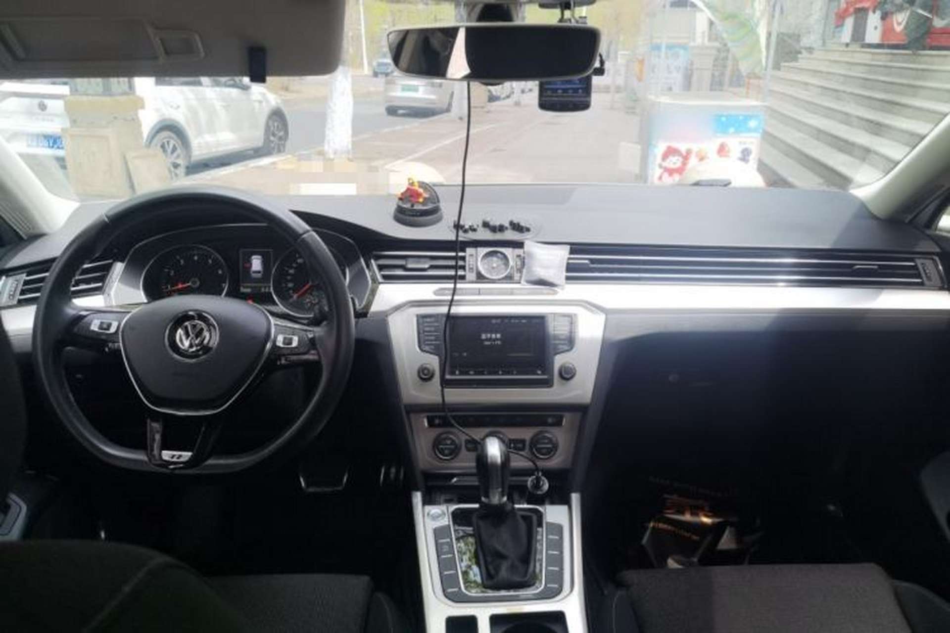 Used Volkswagen Variant 2017 280TSI Two-Wheel-Drive Comfort Edition Center Console