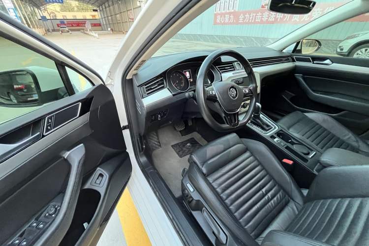 Used Volkswagen Variant 2017 380TSI Two-Wheel Drive Comfort Edition Driver Seat