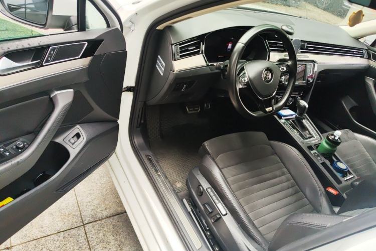 Used Volkswagen Variant 2017 380TSI Two-Wheel Drive Comfort Edition Driver Seat