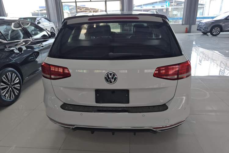 Used Volkswagen Variant 2017 380TSI Two-Wheel Drive Comfort Edition Exterior 4