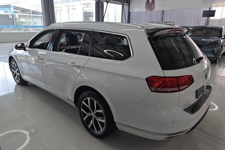Used Volkswagen Variant 2017 380TSI Two-Wheel Drive Comfort Edition Exterior 5