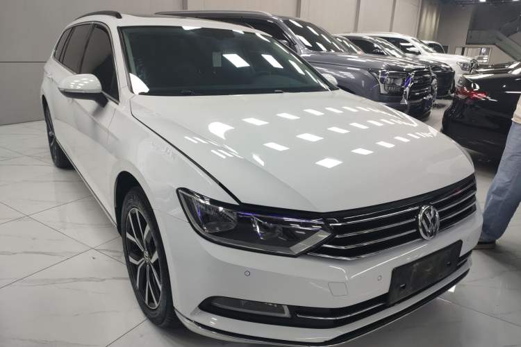 Used Volkswagen Variant 2017 380TSI Two-Wheel Drive Comfort Edition Front Right 45 Deg