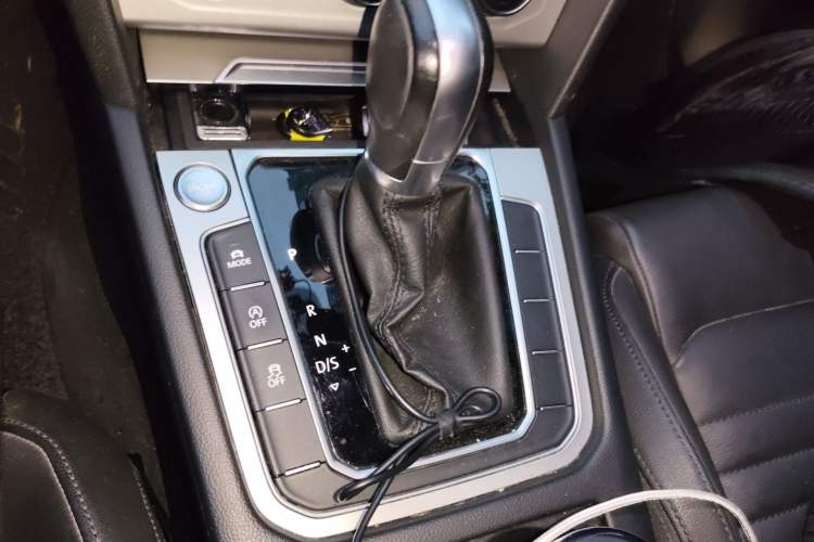 Used Volkswagen Variant 2017 380TSI Two-Wheel Drive Comfort Edition Gear Lever